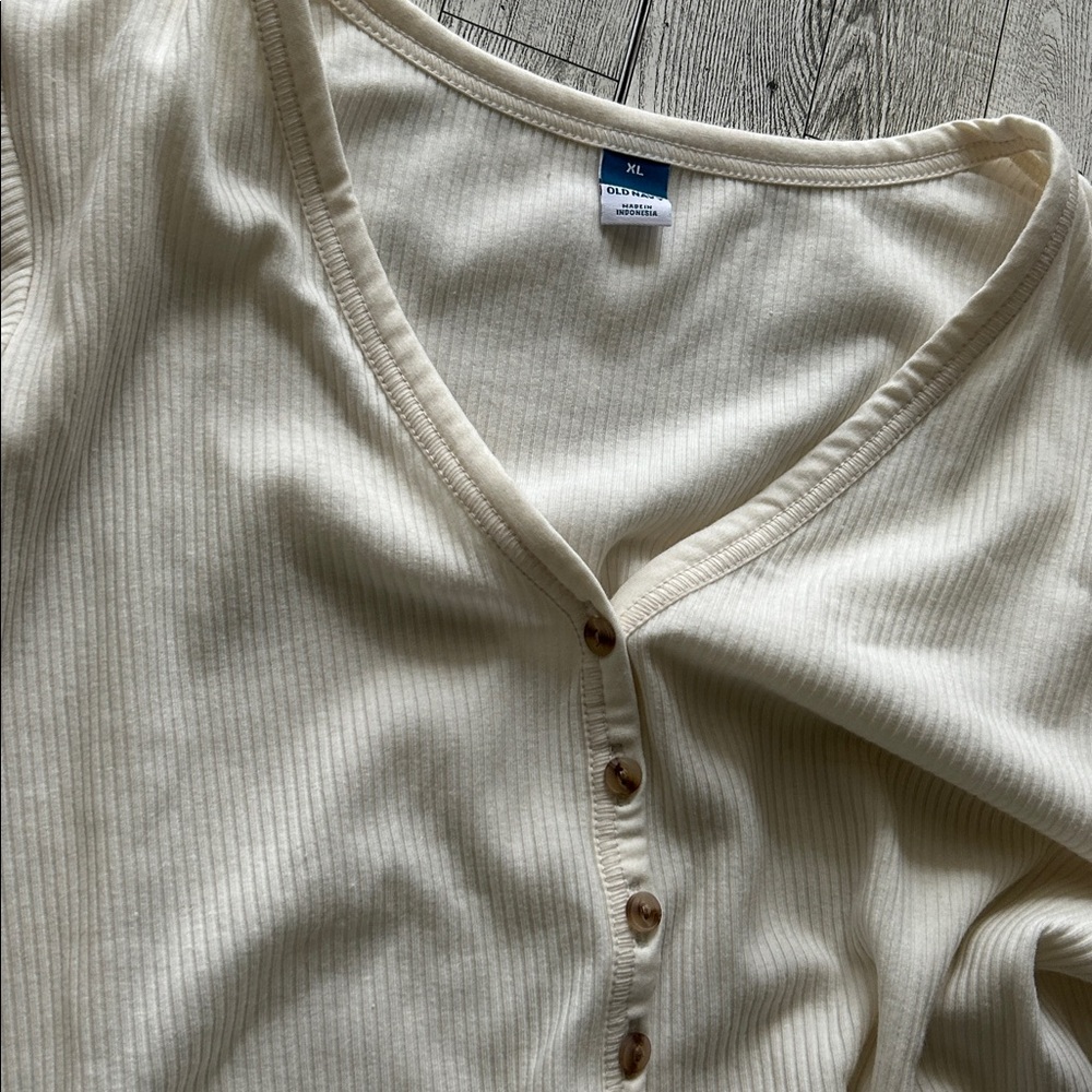 Old Navy fitted long sleeve rib-knit Henley top size XL - Picture 2 of 4